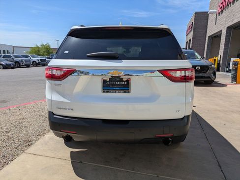 Used 2020 Chevrolet Traverse LT w/ LT Premium Package FWD image 4