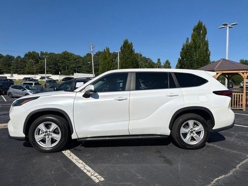 Used 2023 Toyota Highlander L FWD image 9