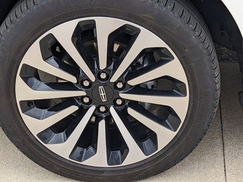 Used 2023 Lincoln Navigator L Reserve w/ Equipment Group 201A image 10