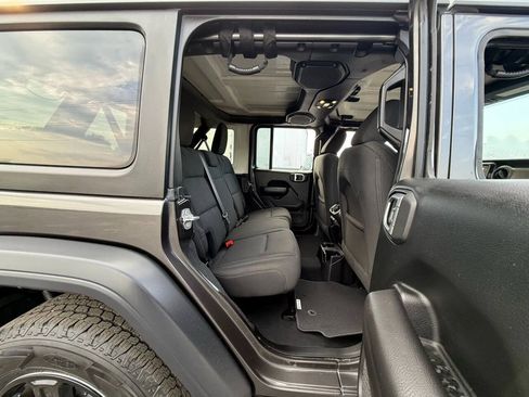 Used 2019 Jeep Wrangler Unlimited Sport S AWD/4WD image 16