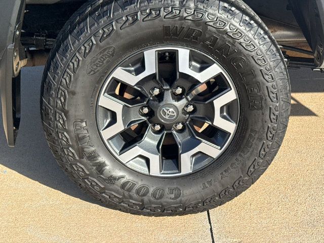 Used 2023 Toyota Tacoma TRD Off-Road AWD/4WD image 10