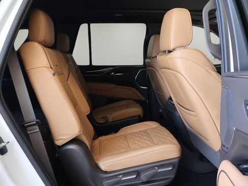 Used 2023 Cadillac Escalade Premium Luxury w/ Performance Package AWD/4WD image 19