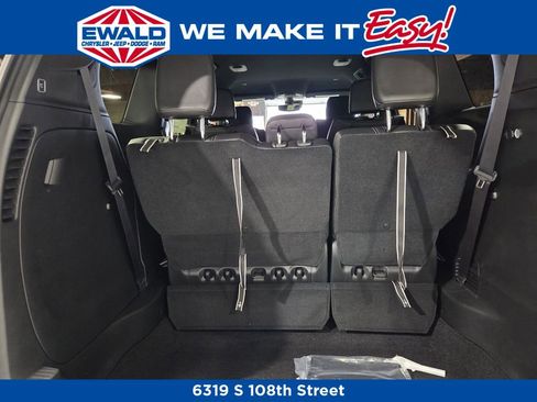 New 2026 Chrysler Pacifica Select AWD/4WD image 18