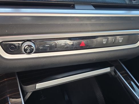 Used 2025 BMW X5 xDrive50e AWD/4WD image 31