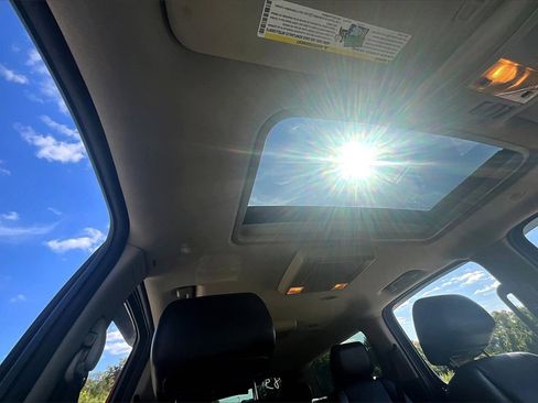 Used 2014 Chevrolet Suburban LTZ image 21