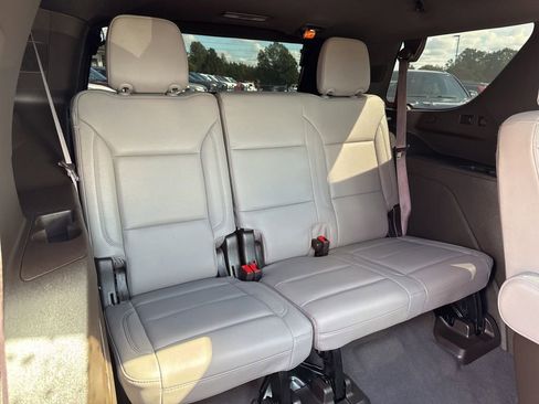 Used 2023 Chevrolet Tahoe Z71 w/ Luxury Package AWD/4WD image 19