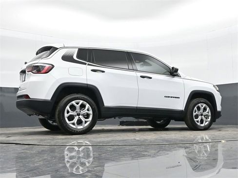 Used 2025 Jeep Compass Sport w/ Mopar Graphics Package image 39