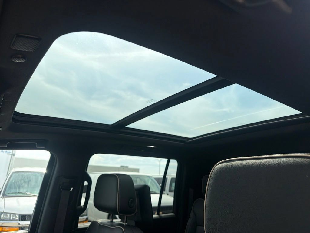 Certified 2023 Chevrolet Suburban Premier w/ Advanced Technology Package AWD/4WD image 30