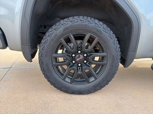 Used 2025 GMC Sierra 1500 Elevation image 13