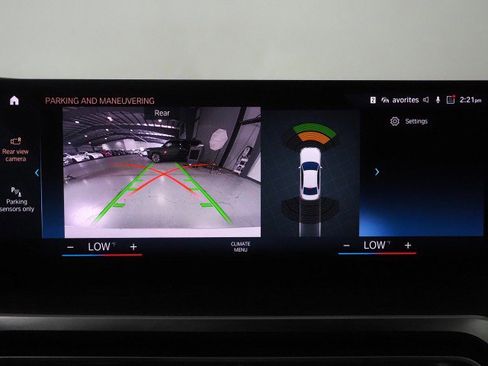 Used 2023 BMW 330e *NAVIGATION, CURVED DISPLAY, S w/ Convenience Package image 29