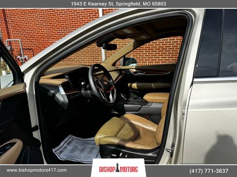 Used 2017 Cadillac XT5 Platinum w/ Driver Assist Package AWD/4WD image 11