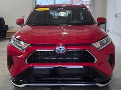 Used 2021 Toyota RAV4 SE image 11
