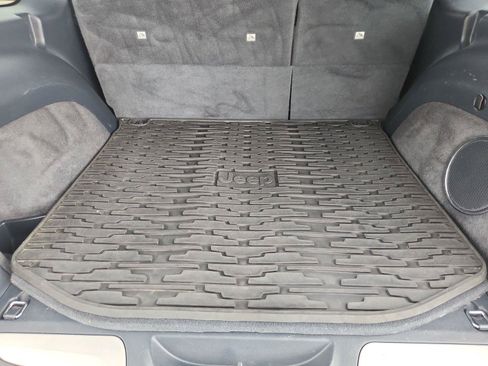 Used 2015 Jeep Grand Cherokee Overland AWD/4WD image 26
