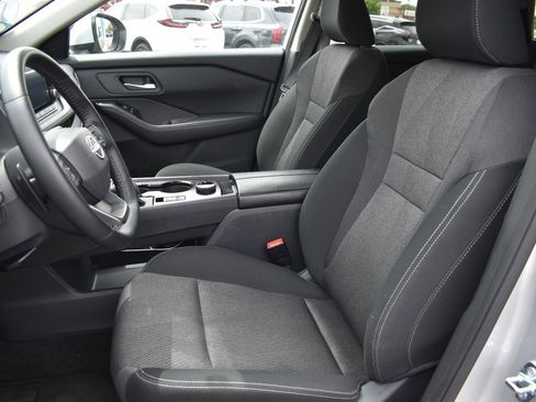 Used 2025 Nissan Rogue SV AWD/4WD image 22