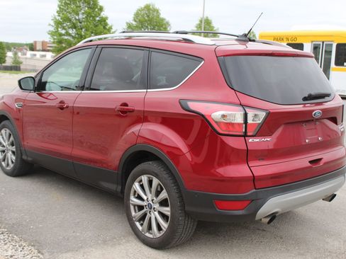 Used 2018 Ford Escape Titanium w/ Ford Safe & Smart Package FWD image 4