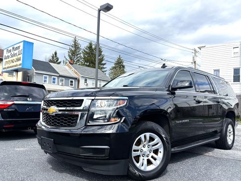 Used 2019 Chevrolet Suburban LT image 1