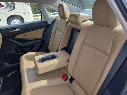 Used 2019 Volkswagen Jetta SE w/ Cold Weather Package image 39