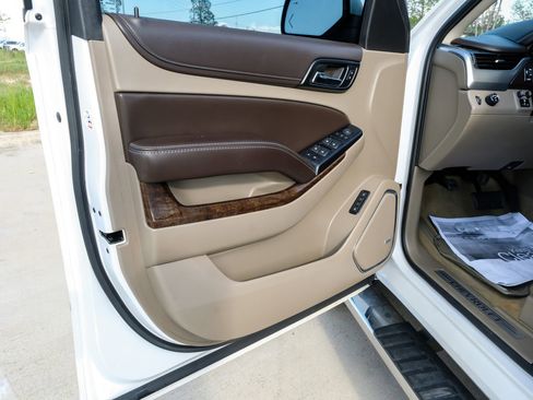 Used 2017 Chevrolet Tahoe LT w/ LT Signature Package image 39