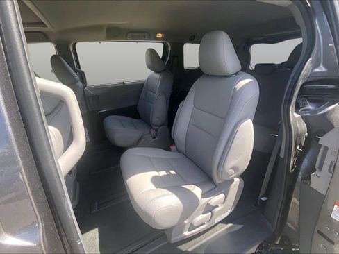 Used 2017 Toyota Sienna XLE AWD/4WD image 20