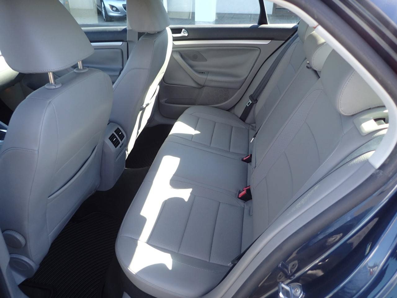 Used 2009 Volkswagen Jetta TDI FWD image 10