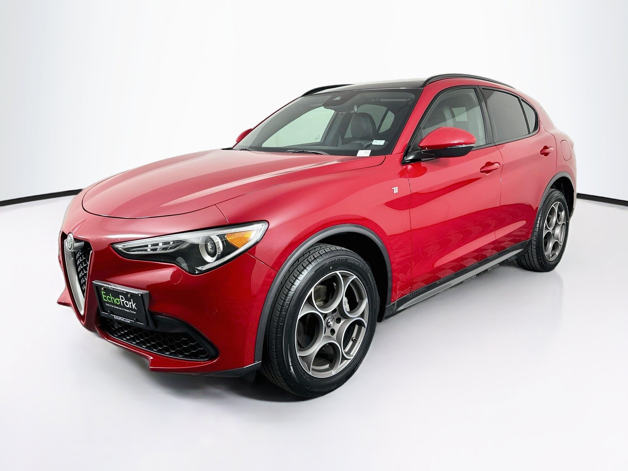 Used 2023 Alfa Romeo Stelvio Ti AWD/4WD image 3