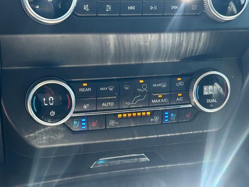 Used 2019 Ford Expedition Platinum RWD image 37