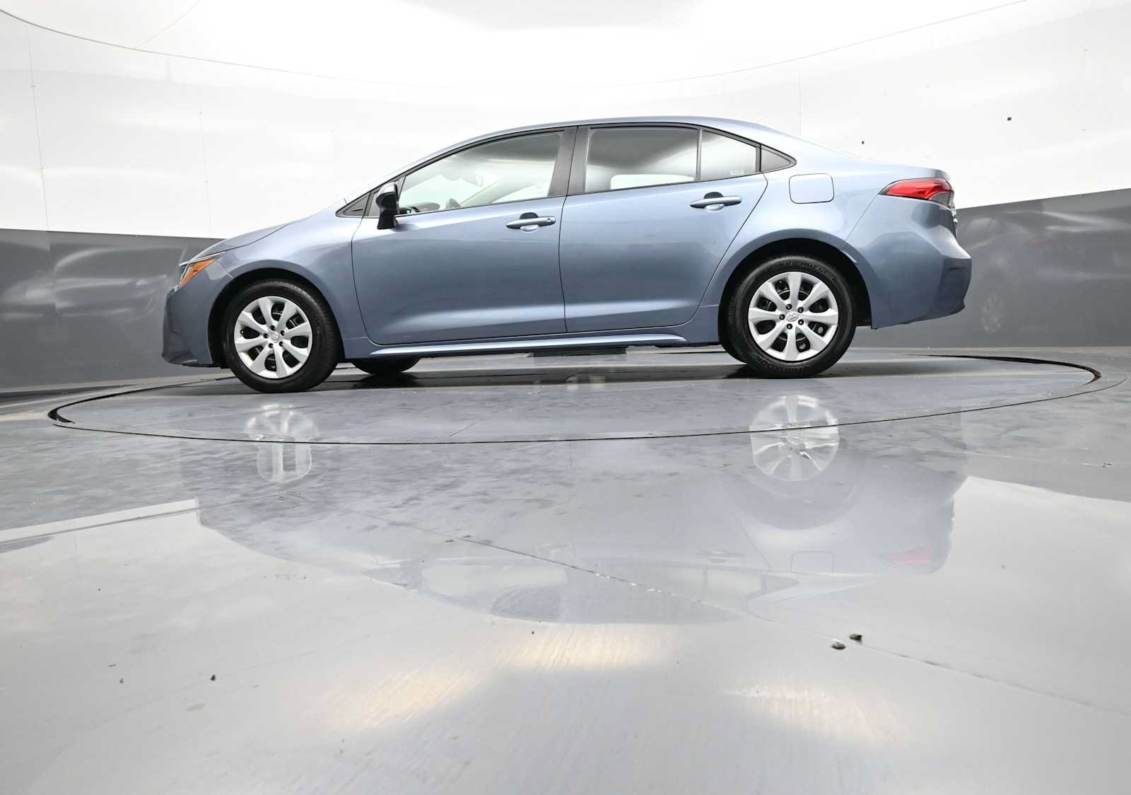 Used 2025 Toyota Corolla LE FWD image 31