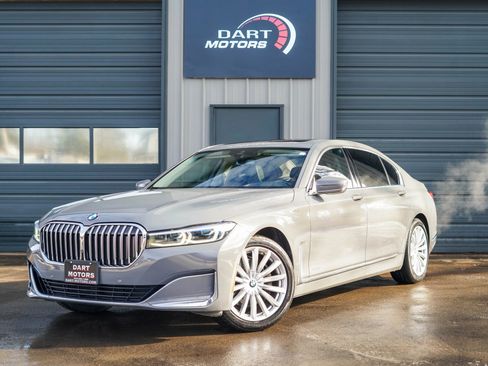 Used 2022 BMW 740i xDrive w/ Premium Package AWD/4WD image 3