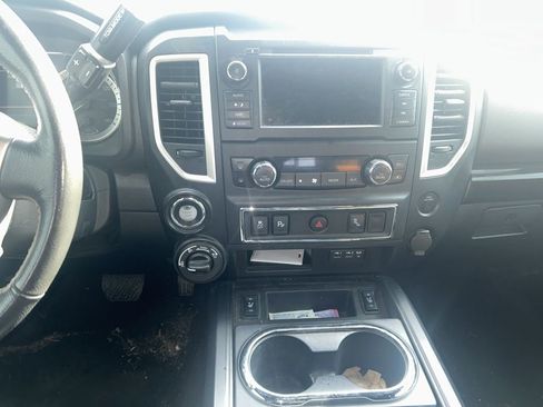Used 2019 Nissan Titan SV w/ SV Convenience Package image 13