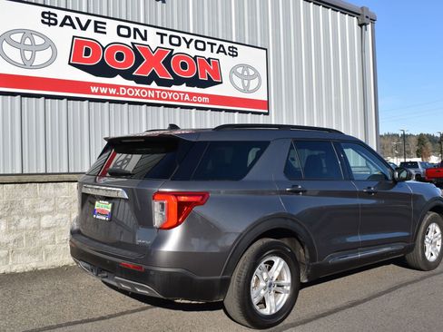 Used 2023 Ford Explorer XLT w/ Equipment Group 202A image 5