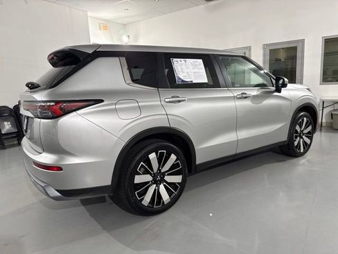 Used 2025 Mitsubishi Outlander SE AWD/4WD image 15
