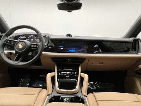 Used 2026 Porsche Cayenne E-Hybrid AWD/4WD image 6