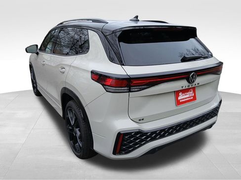 New 2026 Volkswagen Tiguan SE R-Line FWD image 3