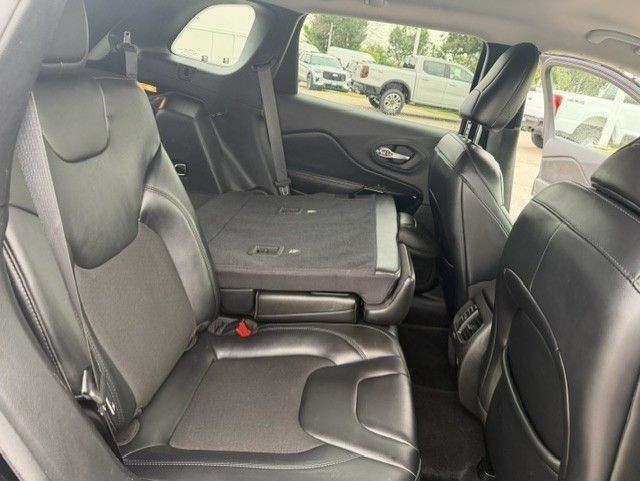 Used 2021 Jeep Cherokee Latitude Plus AWD/4WD image 30