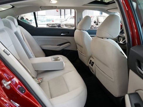 Used 2019 Nissan Altima 2.5 SV image 12