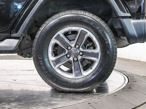 Used 2019 Jeep Wrangler Unlimited Sahara AWD/4WD image 10