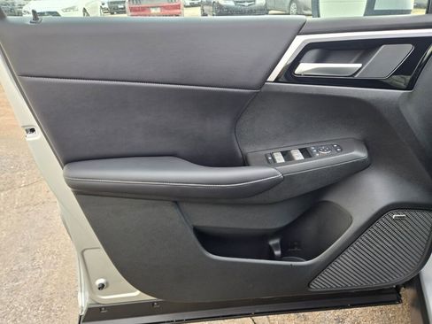 New 2026 Mitsubishi Outlander SE image 17