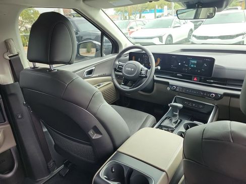 New 2026 Kia Carnival EX image 13