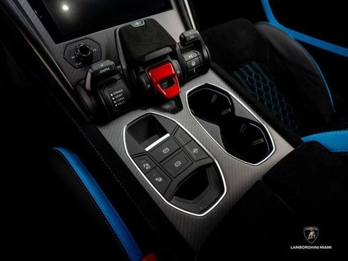 Used 2024 Lamborghini Urus Performante AWD/4WD image 36