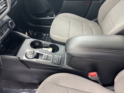 Used 2022 Ford Escape SE w/ SE Sport Appearance Package image 15