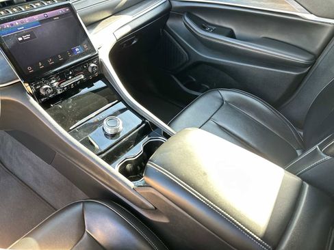 Used 2023 Jeep Grand Cherokee Limited image 21