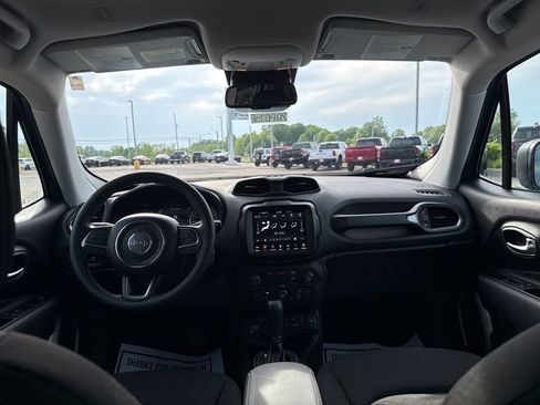 Used 2022 Jeep Renegade Latitude w/ Convenience Group AWD/4WD image 16