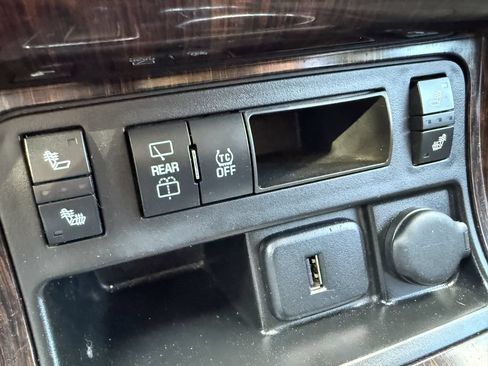Used 2016 Chevrolet Traverse LT w/ Style and Technology Package FWD image 12