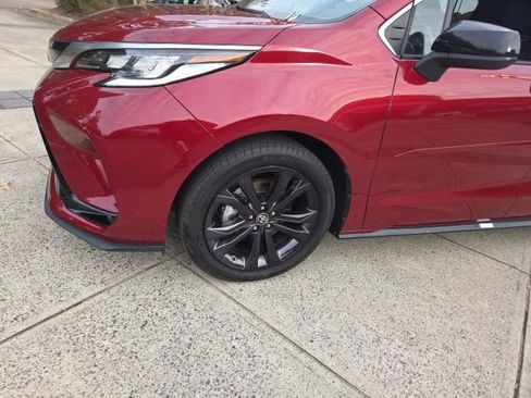 Used 2023 Toyota Sienna XSE image 7
