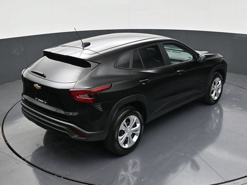 Used 2025 Chevrolet Trax LS FWD image 16