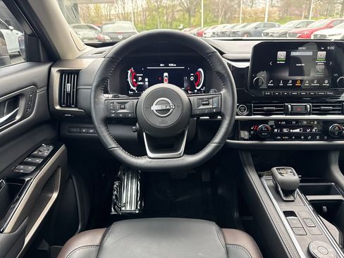 Used 2024 Nissan Pathfinder Platinum w/ Cargo Package image 13