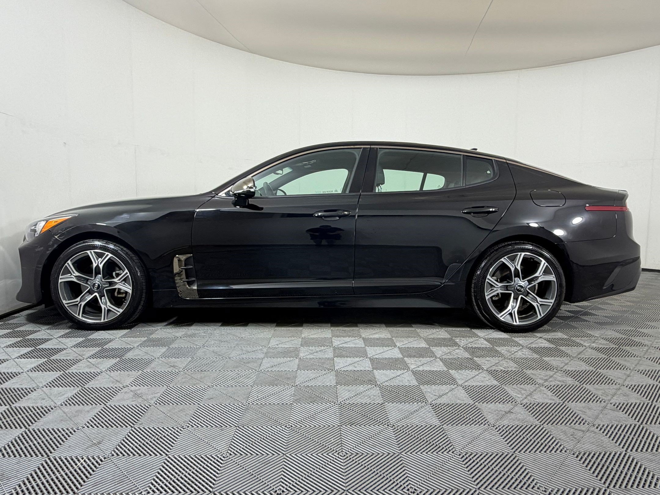Used 2021 Kia Stinger GT-Line w/ Sun & Sound Package AWD/4WD image 2