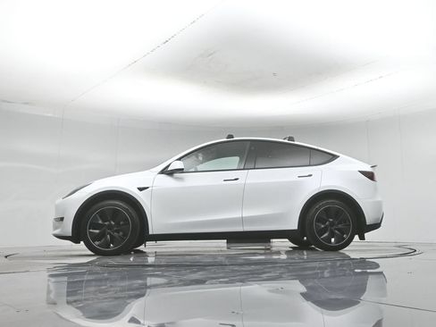 Used 2023 Tesla Model Y Long Range AWD/4WD image 6
