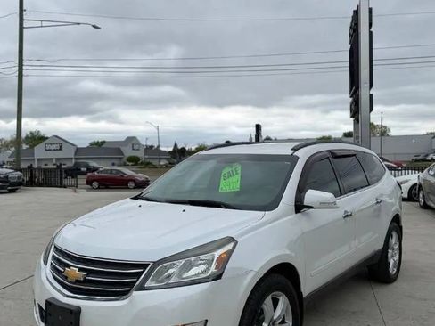 Used 2017 Chevrolet Traverse LT w/ Style and Technology Package AWD/4WD image 3
