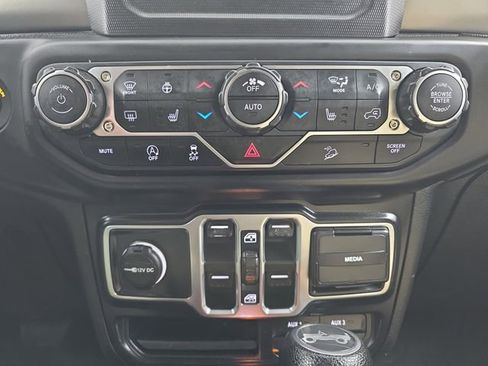 Used 2018 Jeep Wrangler Unlimited Sport S AWD/4WD image 32